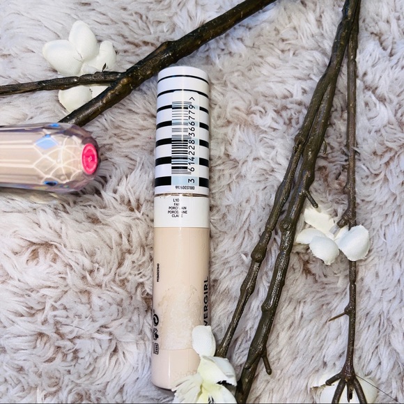 Jeffree Star concealer & Cover girl concealer - Picture 5 of 10